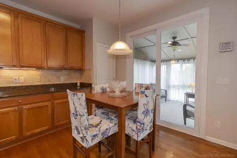 49559 Hiddenbrook, Macomb, MI 48042 photo 5