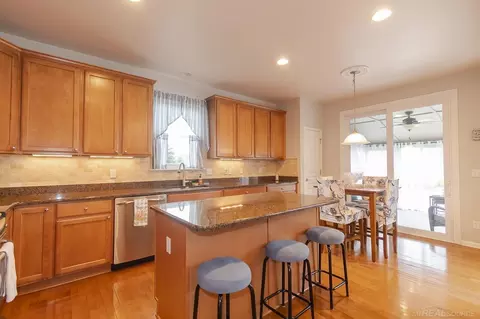 49559 Hiddenbrook, Macomb, MI 48042 photo 3
