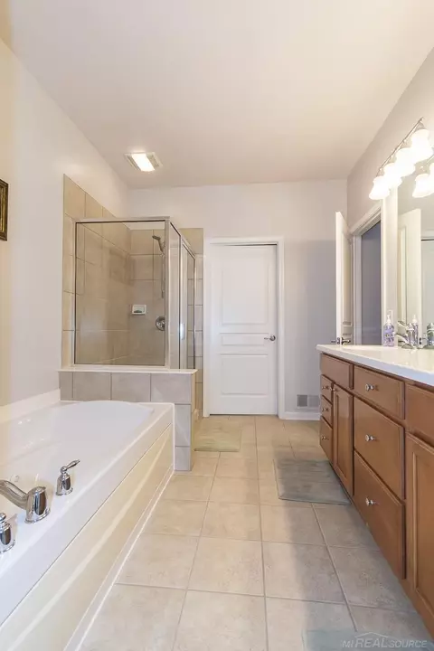 49559 Hiddenbrook, Macomb, MI 48042 photo 17