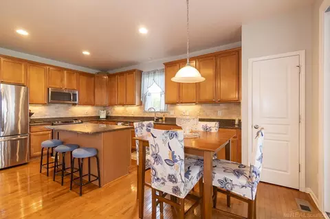 49559 Hiddenbrook, Macomb, MI 48042 photo 2