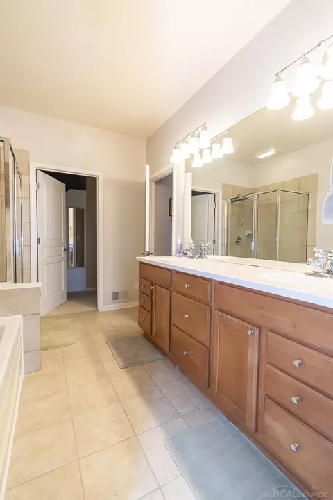 49559 Hiddenbrook, Macomb, MI 48042 photo 15