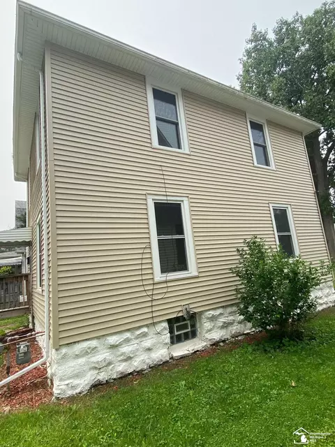 734 Smith, Monroe, MI 48161 photo 2