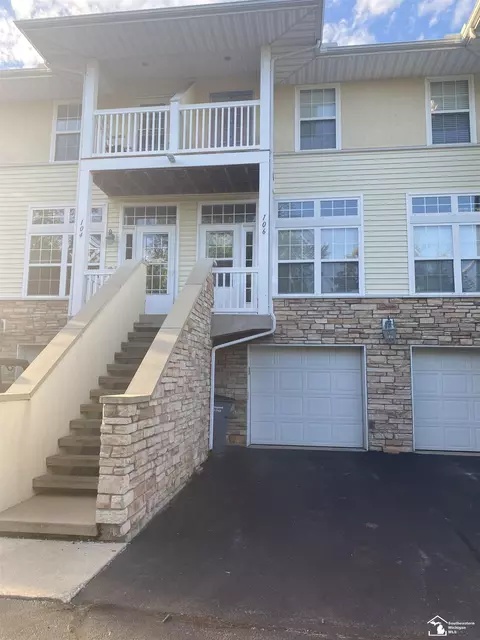 106 Beachwalk, Luna Pier, MI 48157