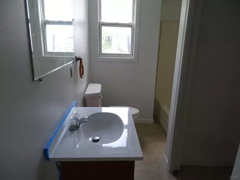132 Bates, Jackson, MI 49202 photo 14