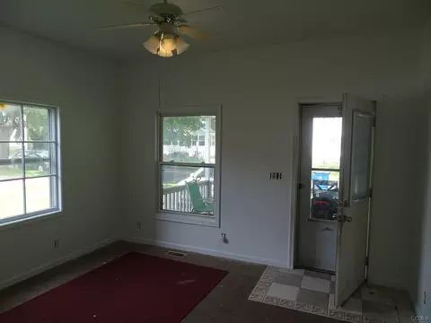 132 Bates, Jackson, MI 49202 photo 3