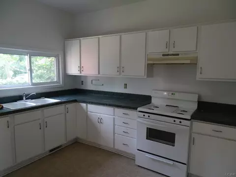 132 Bates, Jackson, MI 49202 photo 8