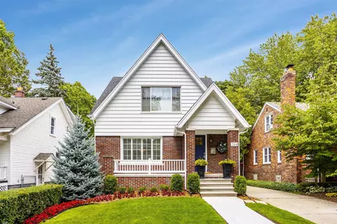 264 Ridgemont, Grosse Pointe Farms, MI 48236