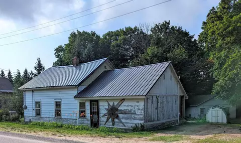 103 Bear Pit, Big Bay, MI 49808