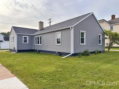 458 Oak, Ishpeming, MI 49849 photo 2