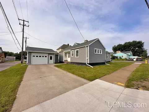 458 Oak, Ishpeming, MI 49849 photo 3