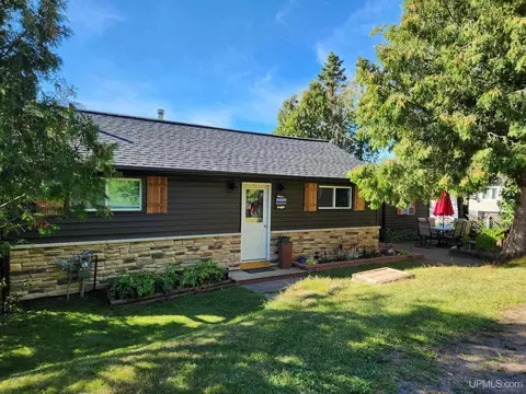 5161 Keyes Lk, Florence, WI 54121
