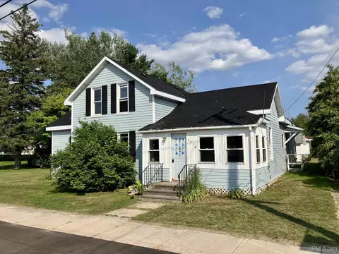 6276 State, Garden, MI 49835