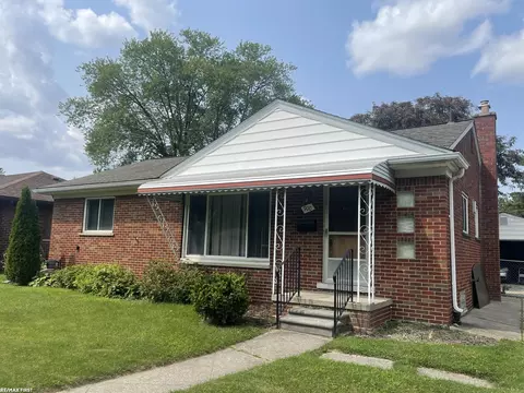 900 Crest, Mount Clemens, MI 48043