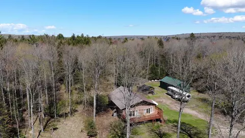 19027 Collins, L'anse, MI 49946 photo 3