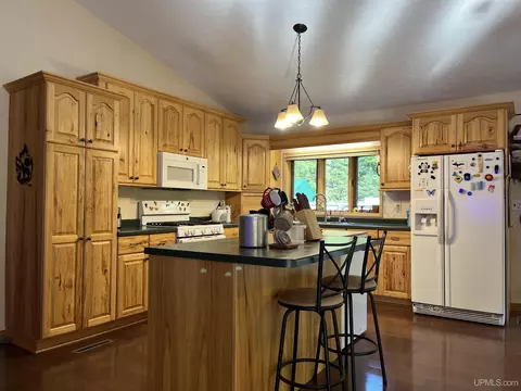 19027 Collins, L'anse, MI 49946 photo 14