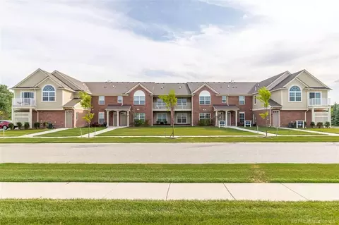 21967 Andover Dr #122/13, Macomb, MI 48042