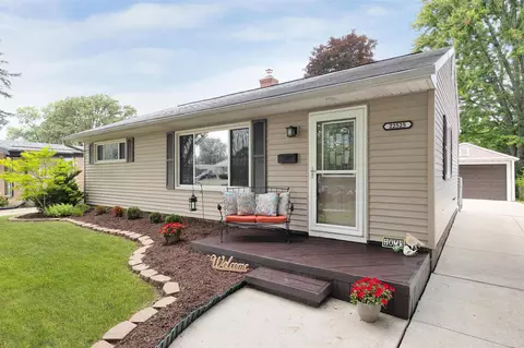 22525 Detour, Saint Clair Shores, MI 48082