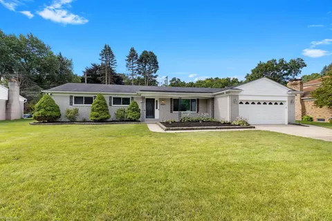 20080 White Oaks, Clinton Township, MI 48036