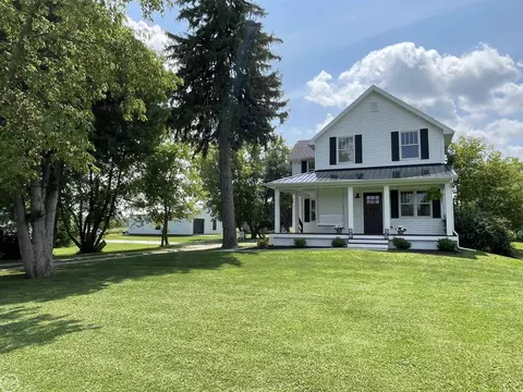 4971 Walker, Clyde, MI 48049