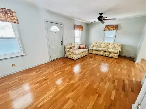 425 Bentley, Monroe, MI 48162 photo 3