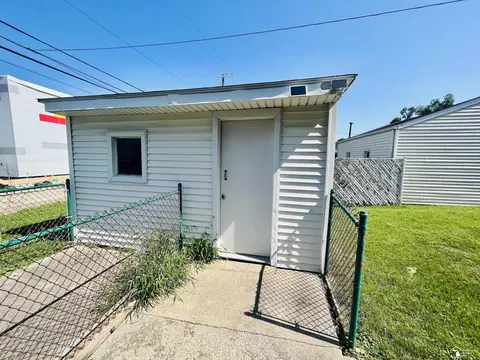 425 Bentley, Monroe, MI 48162 photo 16