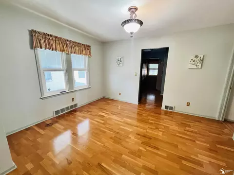 425 Bentley, Monroe, MI 48162 photo 4