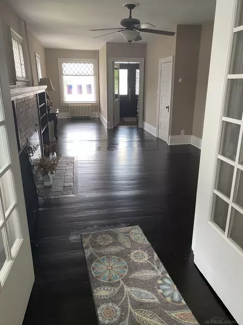 Entry Way - 137 E Front, Adrian, MI 49221 photo 4 of 7