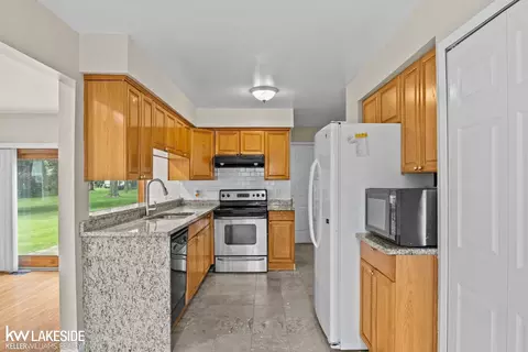 3719 Forge, Troy, MI 48083 photo 12