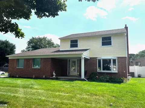 39276 Della Rosa, Sterling Heights, MI 48313