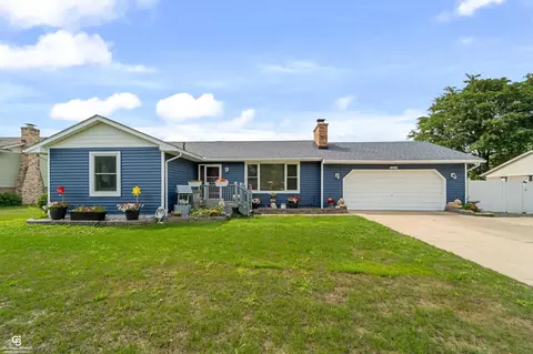 48027 Mallard Dr, Chesterfield, MI 48047