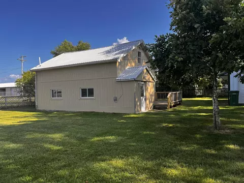 436 E Grout, Gladwin, MI 48624 photo 2