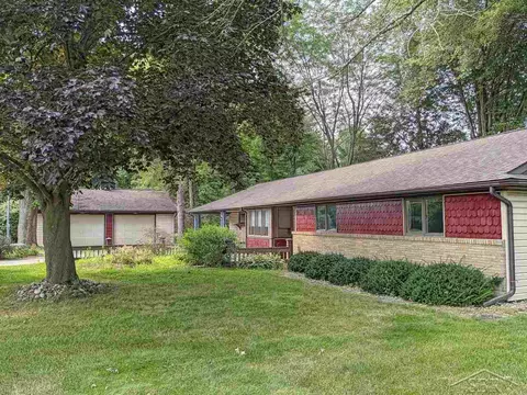 4254 S Airport, Bridgeport, MI 48722