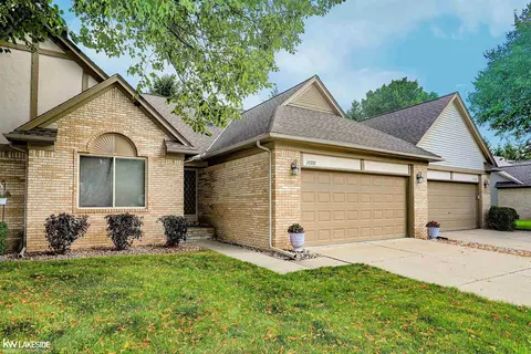 15357 Pebble Pointe, Clinton Township, MI 48038
