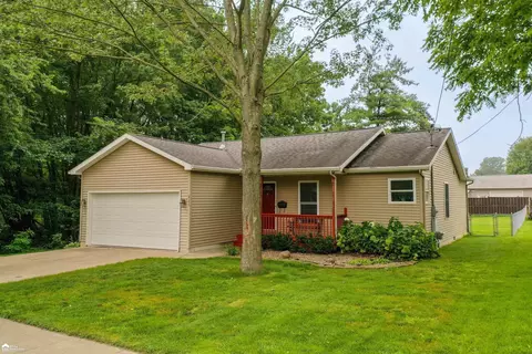 225 Armstrong, Fenton, MI 48430