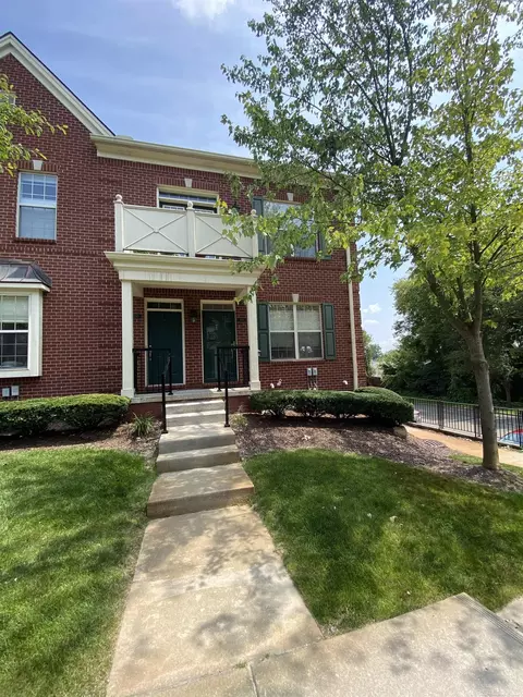 1196 Fountain Vw, South Lyon, MI 48178