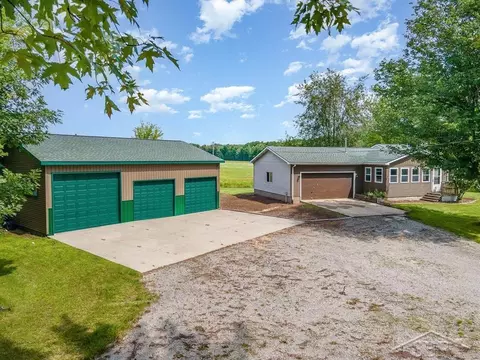 4275 E Bombay, Midland, MI 48642