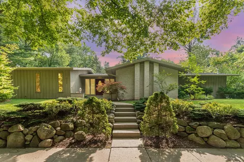 5700 Woodview, Midland, MI 48642
