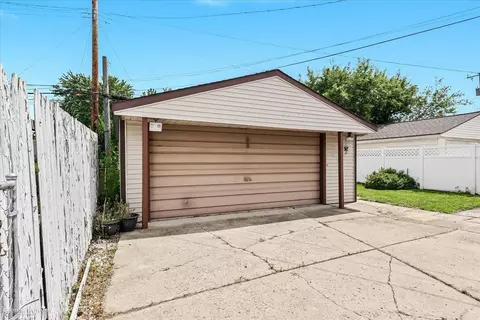 136 Kinross, Clawson, MI 48017 photo 11