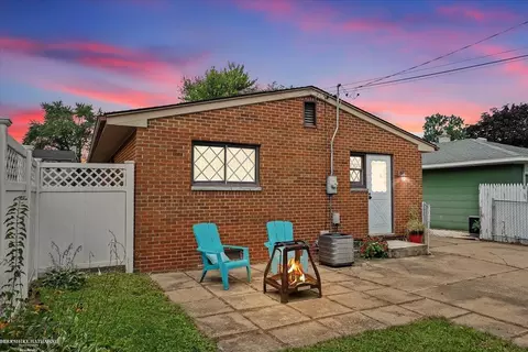 136 Kinross, Clawson, MI 48017 photo 7