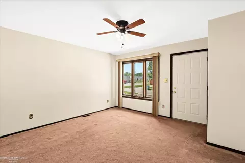 136 Kinross, Clawson, MI 48017 photo 15