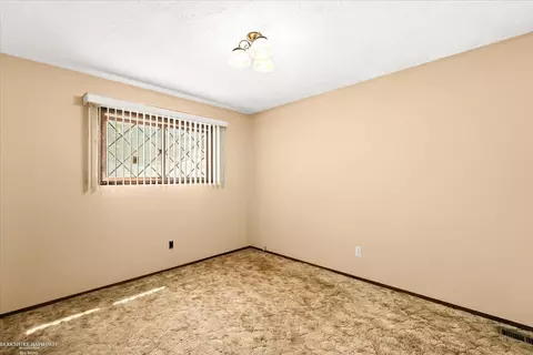 136 Kinross, Clawson, MI 48017 photo 22