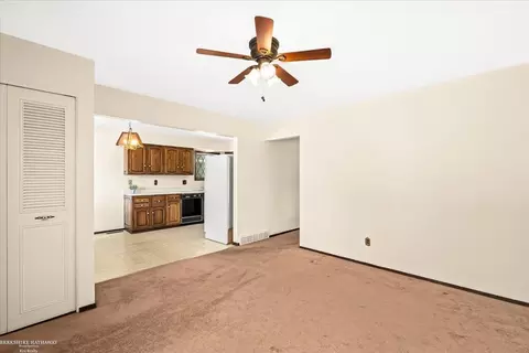 136 Kinross, Clawson, MI 48017 photo 13