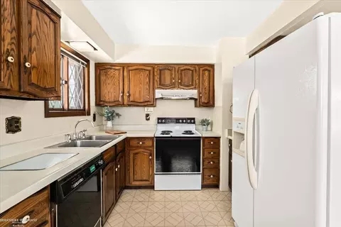 136 Kinross, Clawson, MI 48017 photo 19