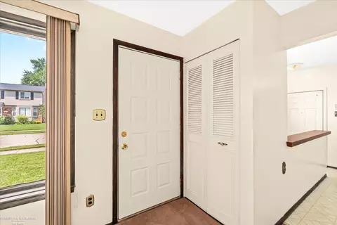 136 Kinross, Clawson, MI 48017 photo 12