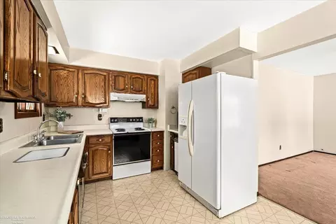 136 Kinross, Clawson, MI 48017 photo 20