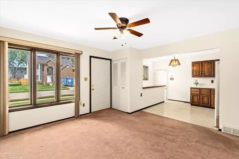 136 Kinross, Clawson, MI 48017 photo 14