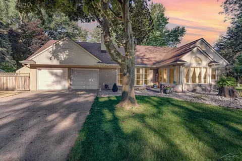 1480 W Delta Dr, Saginaw, MI 48638