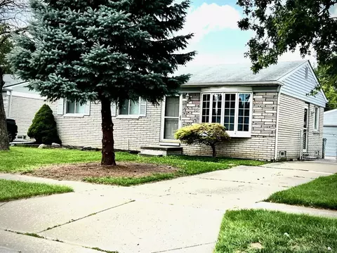 20215 Broadacres, Clinton Township, MI 48035