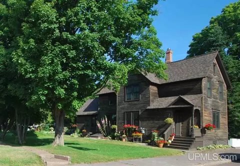 423 Seventh, Calumet, MI 49913