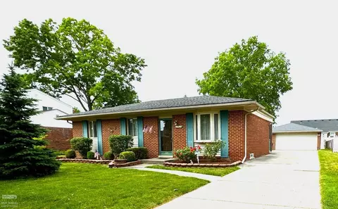 23528 W Fairway, Woodhaven, MI 48183